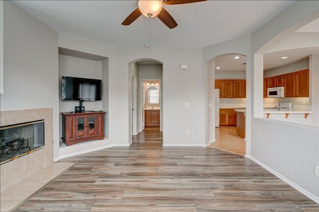 Foto del edificio - Fantastic 2 Bedroom Townhome minutes away to Camp Pendleton