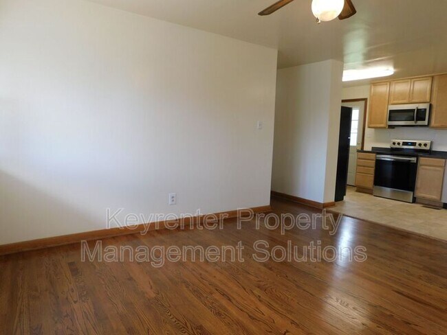 Building Photo - 127 Fraser Ln