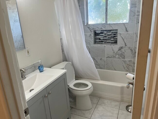 Foto del edificio - 359 S 17th St