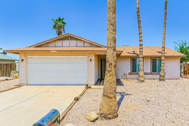 Building Photo - 736 W El Prado Rd