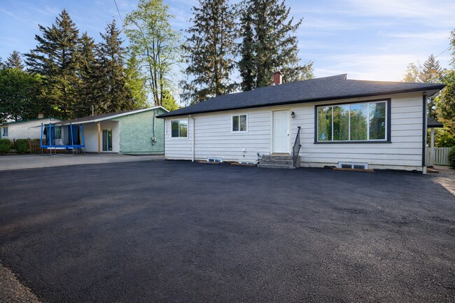 Photo du bâtiment - 2329 Mouldstade Rd