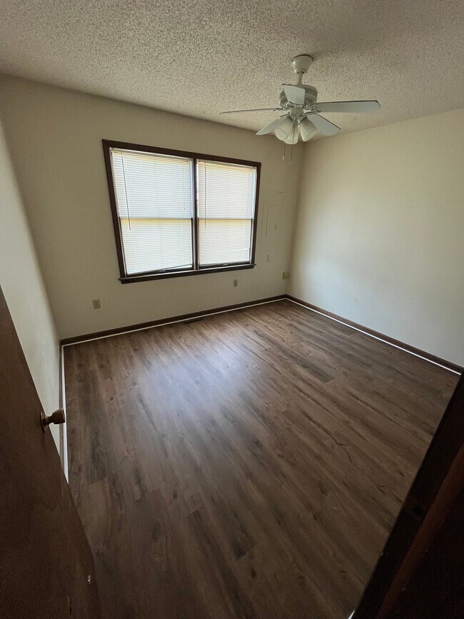 Foto del edificio - 385 Magnolia Rd