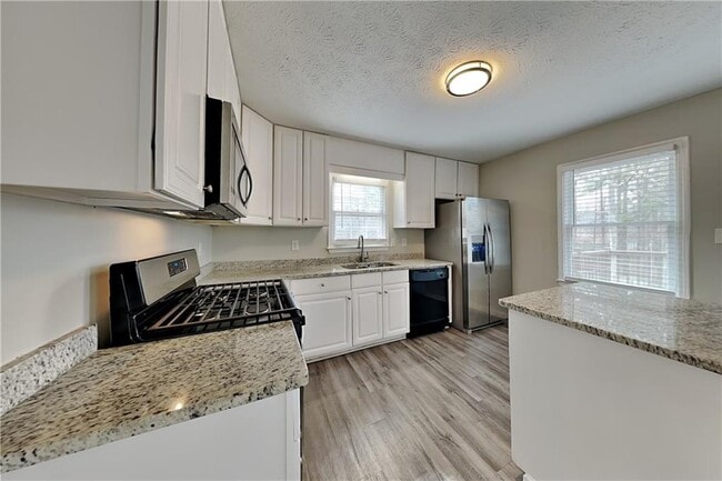 Foto del edificio - 351 Robin Hood Dr