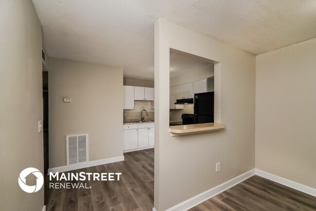 Building Photo - 1339 S 28th St