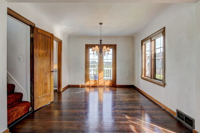 Foto del edificio - Beautiful Magnolia Home with a VIEW!