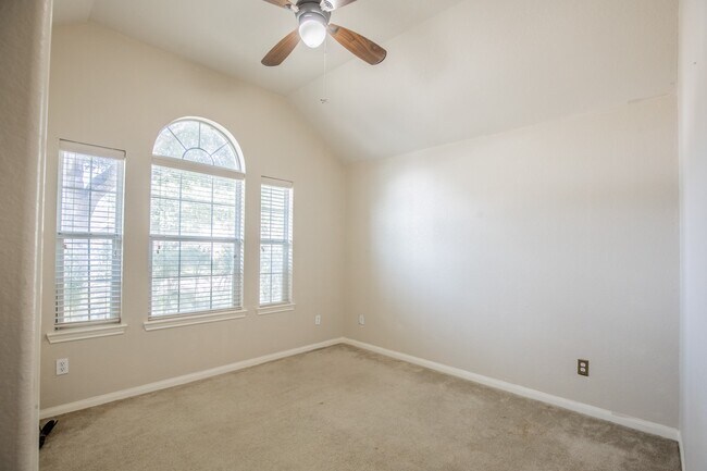 Foto del edificio - 21547 Sullivan Forest Dr