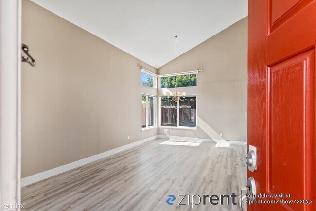 Foto del edificio - 3 br, 2 bath House - 1305 White Rock Way, ...
