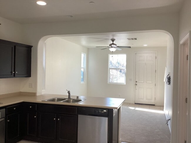 Building Photo - 1587 Etchings Way