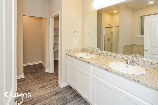 Building Photo - 6431 Tiger Pointe Dr.
