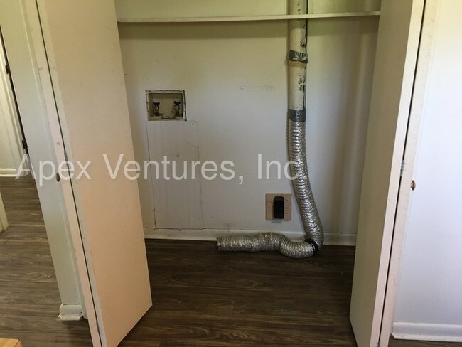 Building Photo - One Level Duplex