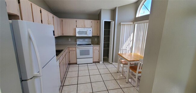 Building Photo - 2370 Harbor Town Dr
