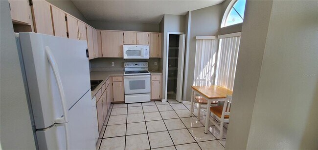 Foto del edificio - 2370 Harbor Town Dr
