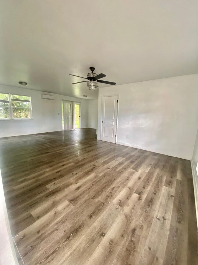 Building Photo - 2076 7th Ave SW