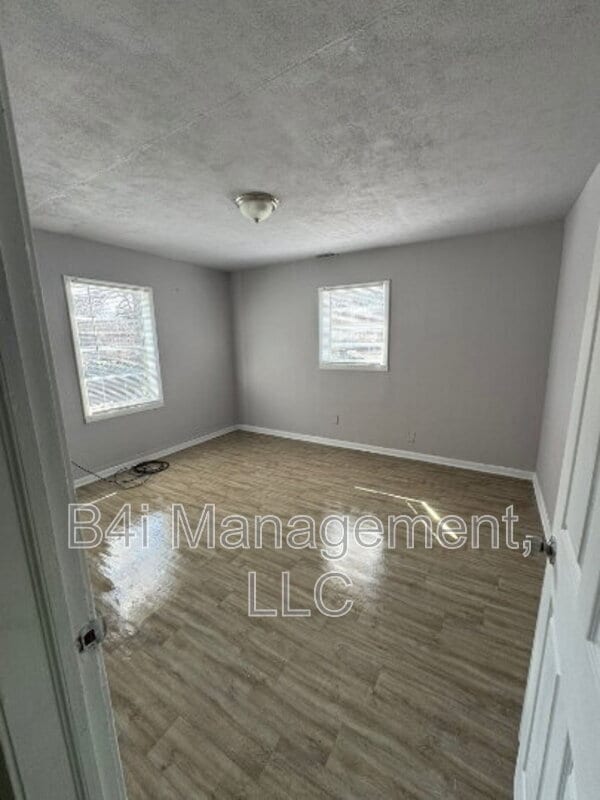 Building Photo - 2343 Huggins St