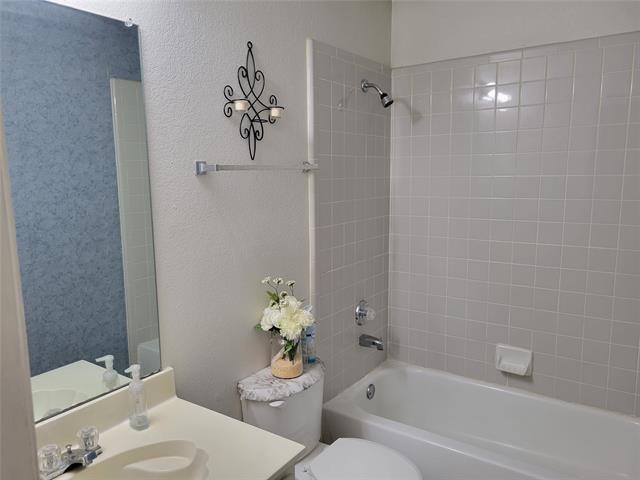 Foto del edificio - 1208 Berkshire Ct
