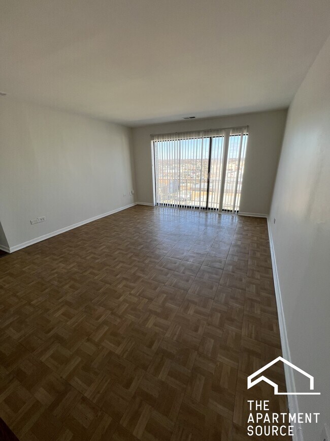 Foto del edificio - 2310 N Harlem Ave