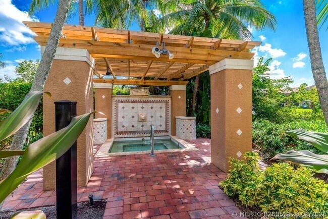 Foto del edificio - 3759 NW Mediterranean Ln