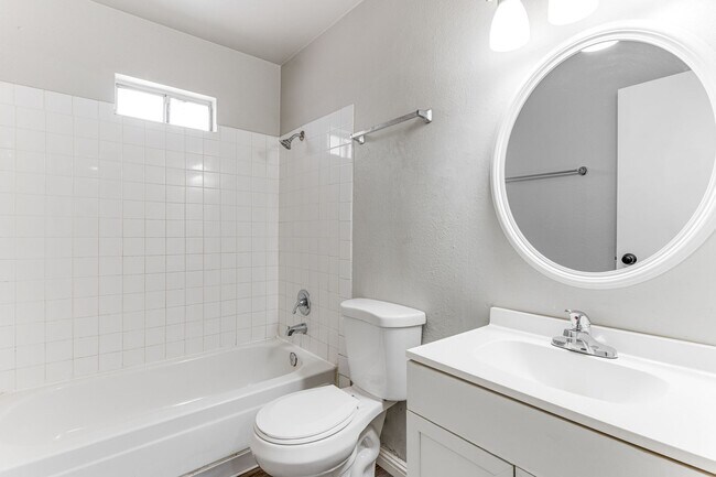 Foto del edificio - HOUSING CHOICE VOUCHER APPROVED! **MOVE IN SPECIAL! $500 OFF FIRST MONTH'S RENT!**