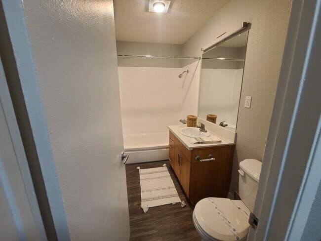 Interior Photo - The Circle Apartments At Long Beach