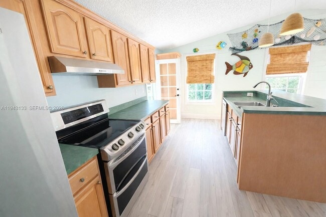 Foto del edificio - 61 Central Ave