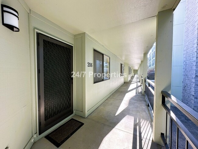 Building Photo - MOVE-IN SPECIAL! - 2BD I 2BA Apartment Clo...