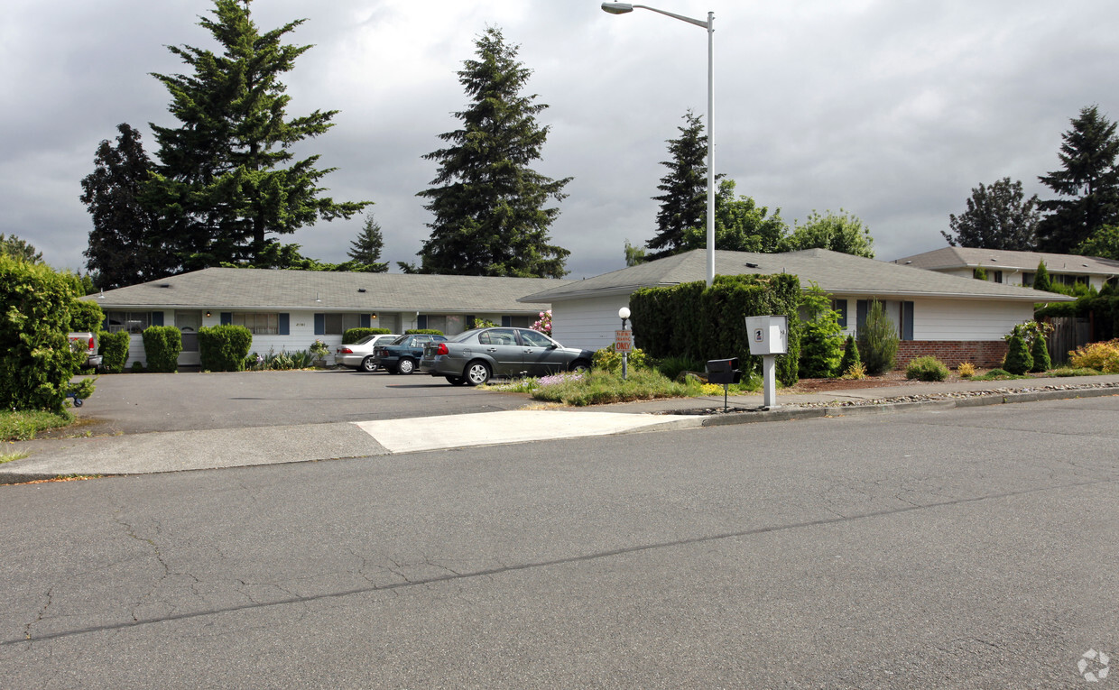 Primary Photo - 21723 SE Alder Dr