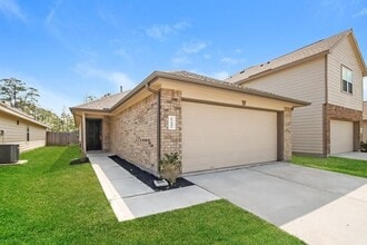 Building Photo - 17422 Linthorne St