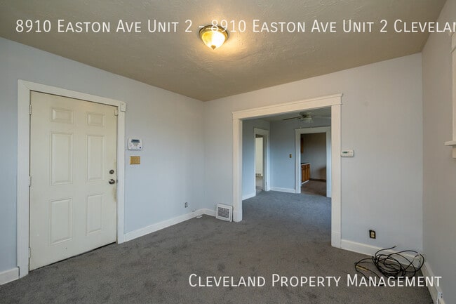 Building Photo - Renovated Cleveland Up Unit