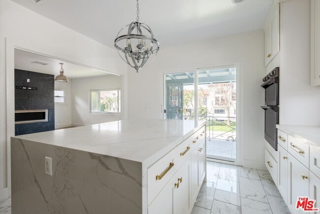 Foto del edificio - 1040 N Crescent Heights Blvd