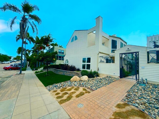 Building Photo - Experience refined coastal living in the h...