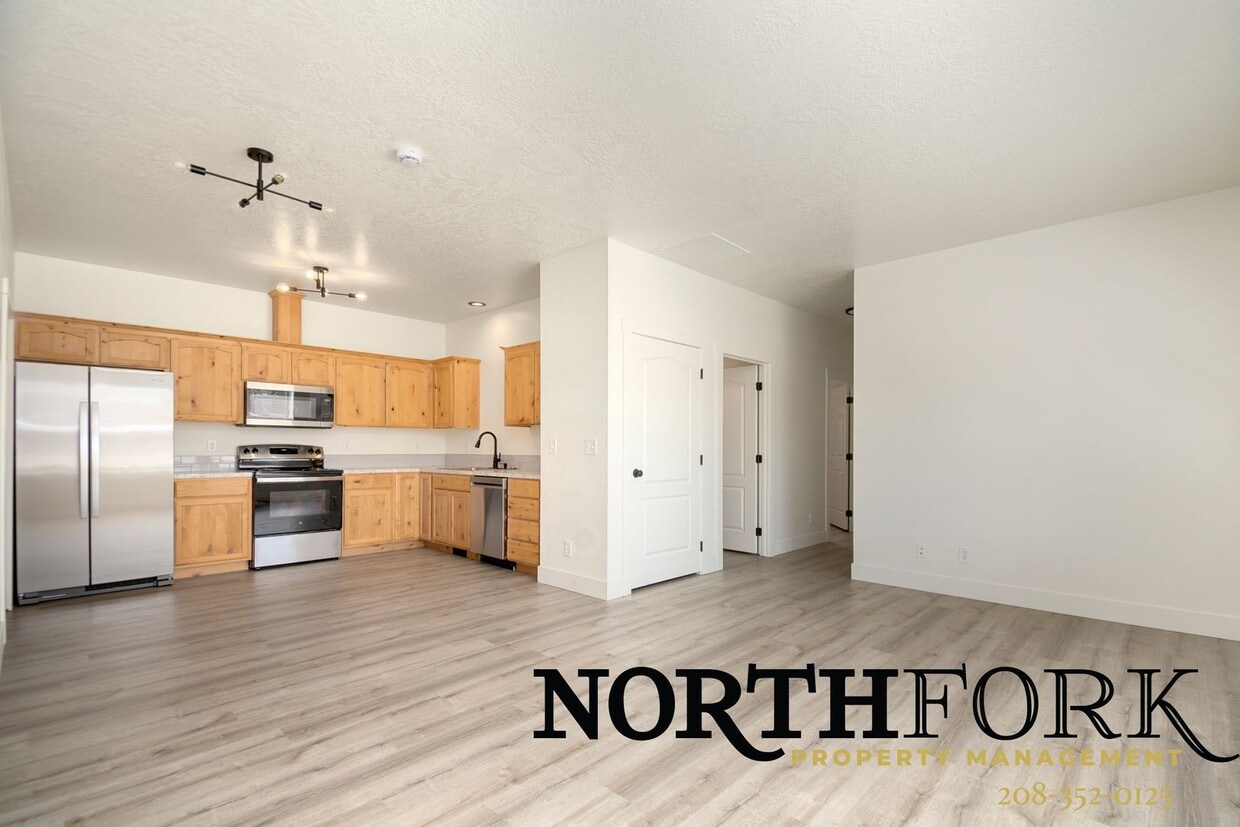 Primary Photo - Beautiful 3-Bedroom Home in Desirable Namp...