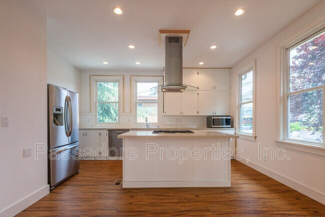 Building Photo - 1016 E Harrison St