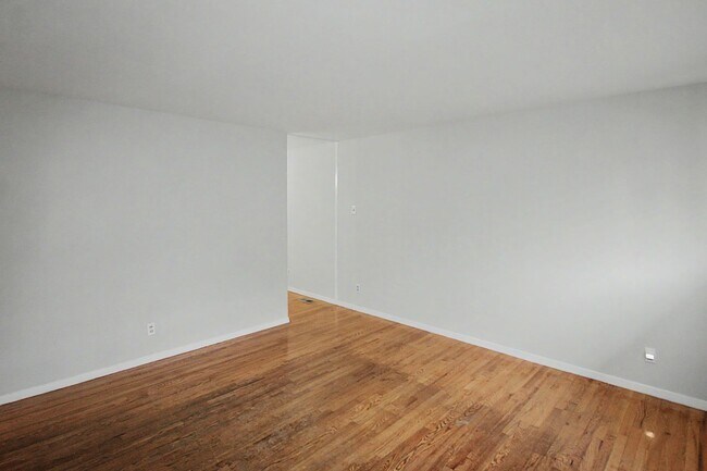 Foto del edificio - 2700 Thornton Rd
