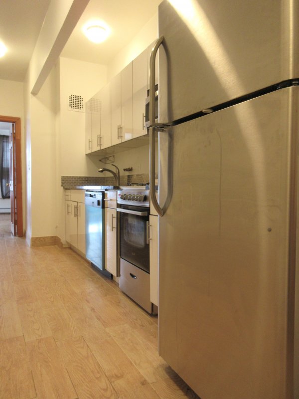 Building Photo - 551 Manhattan Ave
