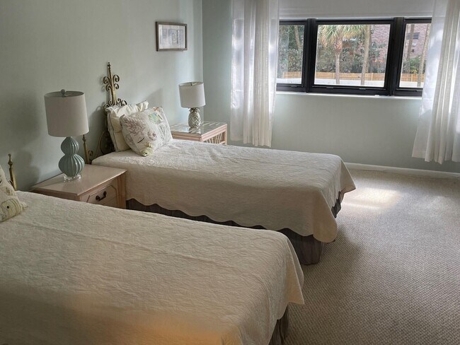 Foto del edificio - 3400 N Ocean Dr