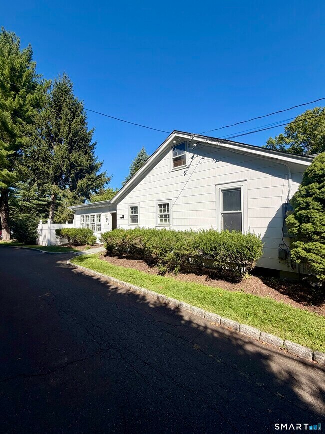 Foto del edificio - 28 Treadwell Ave