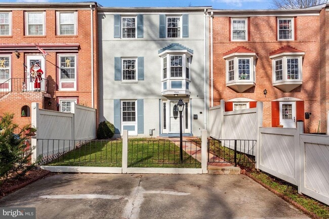 Building Photo - 7913 Central Park Cir