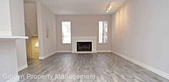 Foto del edificio - 5822 Mission Center Rd