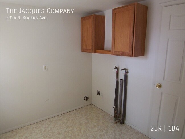 Foto del edificio - 2326 N Rogers Ave