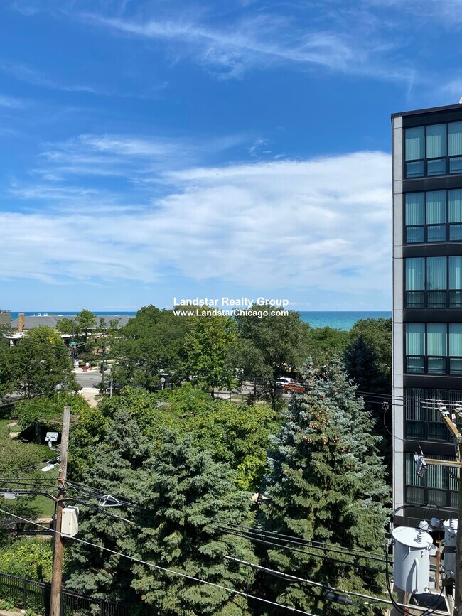 Foto del edificio - 5917 N Kenmore Ave