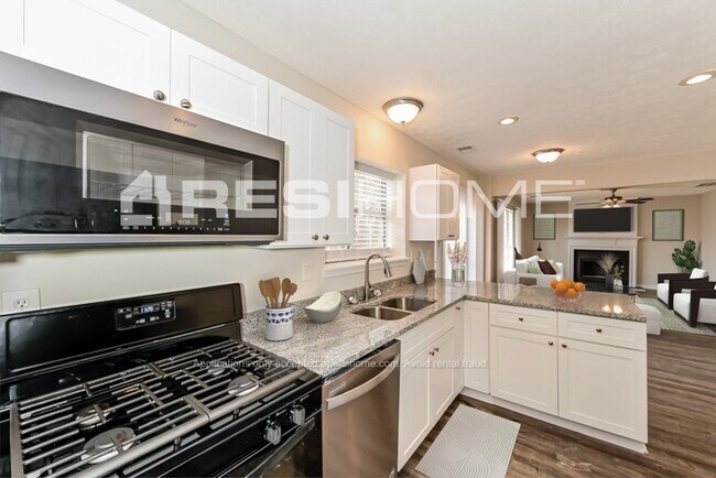 Building Photo - 1340 Birdsong Ln