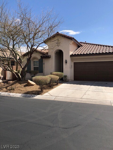Foto principal - 8669 Green Ridge Ave