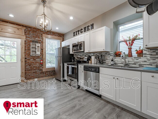 Foto del edificio - 3851 McRee Ave