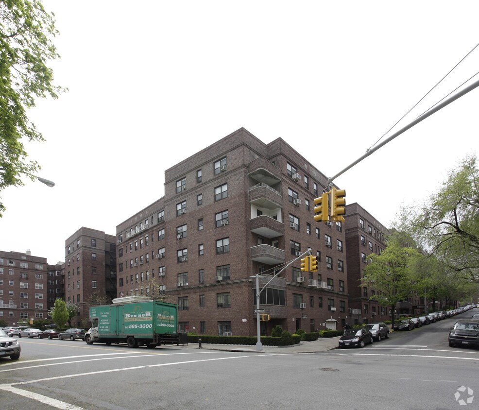 The Boulevard Apartments Rentals in Forest Hills at 10326 68th Ave