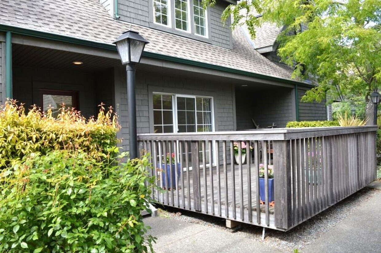 Foto principal - Charming Single-Level Condo in Mill Valley...