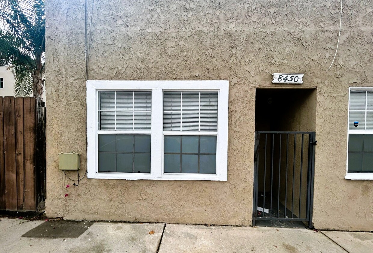 Foto principal - 10560 Fenwick St