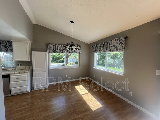 Foto del edificio - 159 Valley Oak Dr