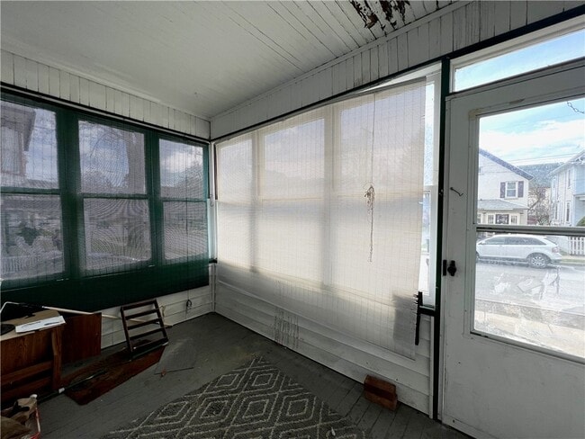 Building Photo - 49 Spruce St