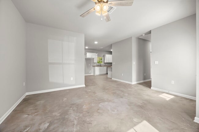 Foto del edificio - 18627 Greenwell Springs Rd