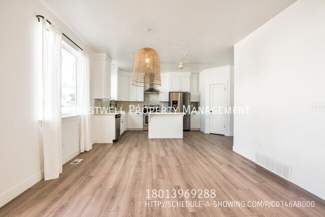Building Photo - Beautiful Newer Home in Vineyard! 4 Bedrooms